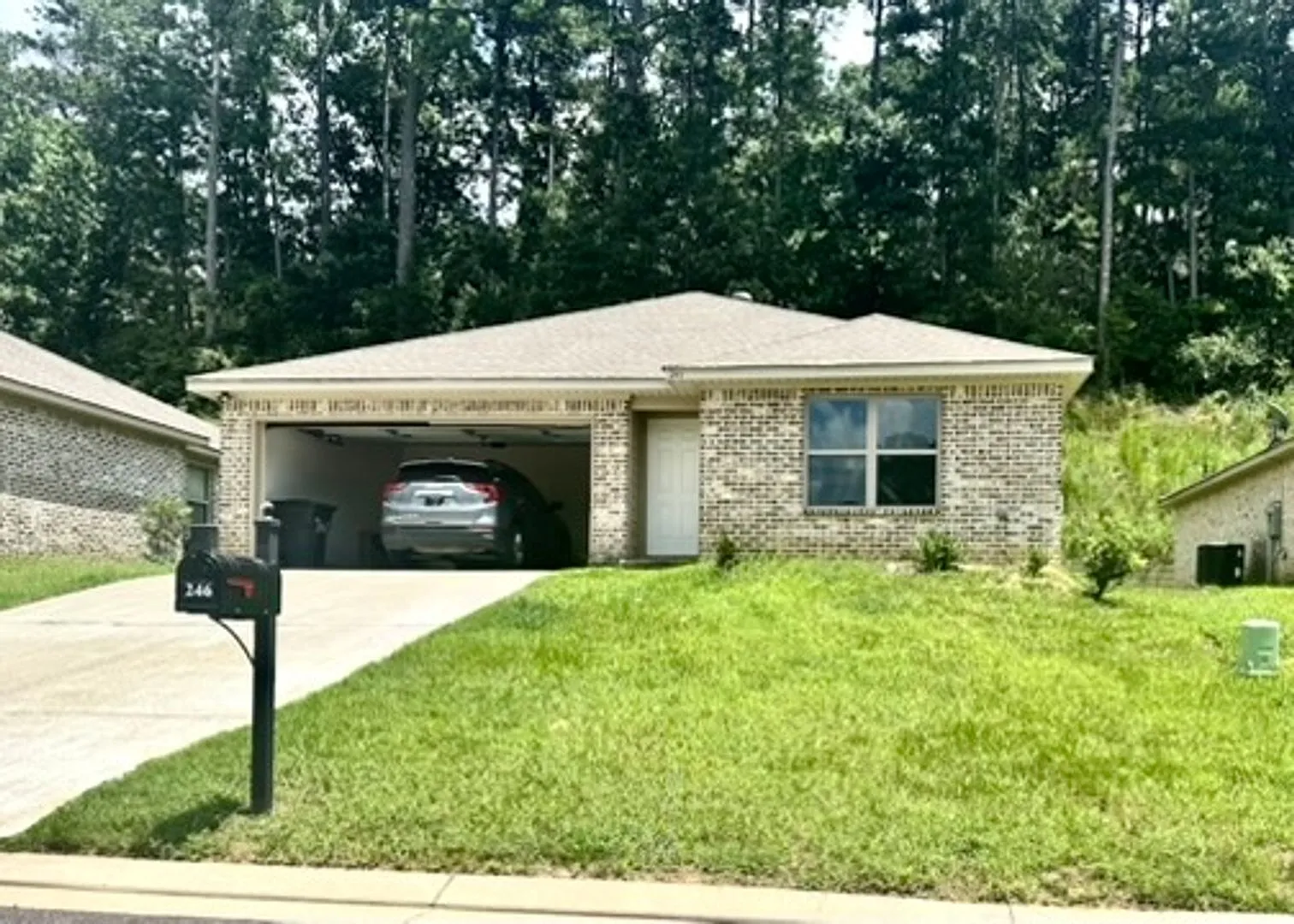 Charming 3-Bedroom Retreat in the Heart of Pearl! — Photo 1