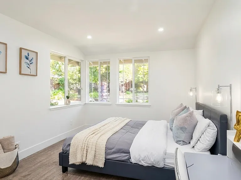 5657 Wilkinson Ave — Photo 12
