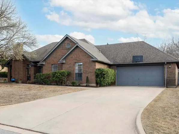 3005 NE Heritage Ln, Lawton, OK 73507