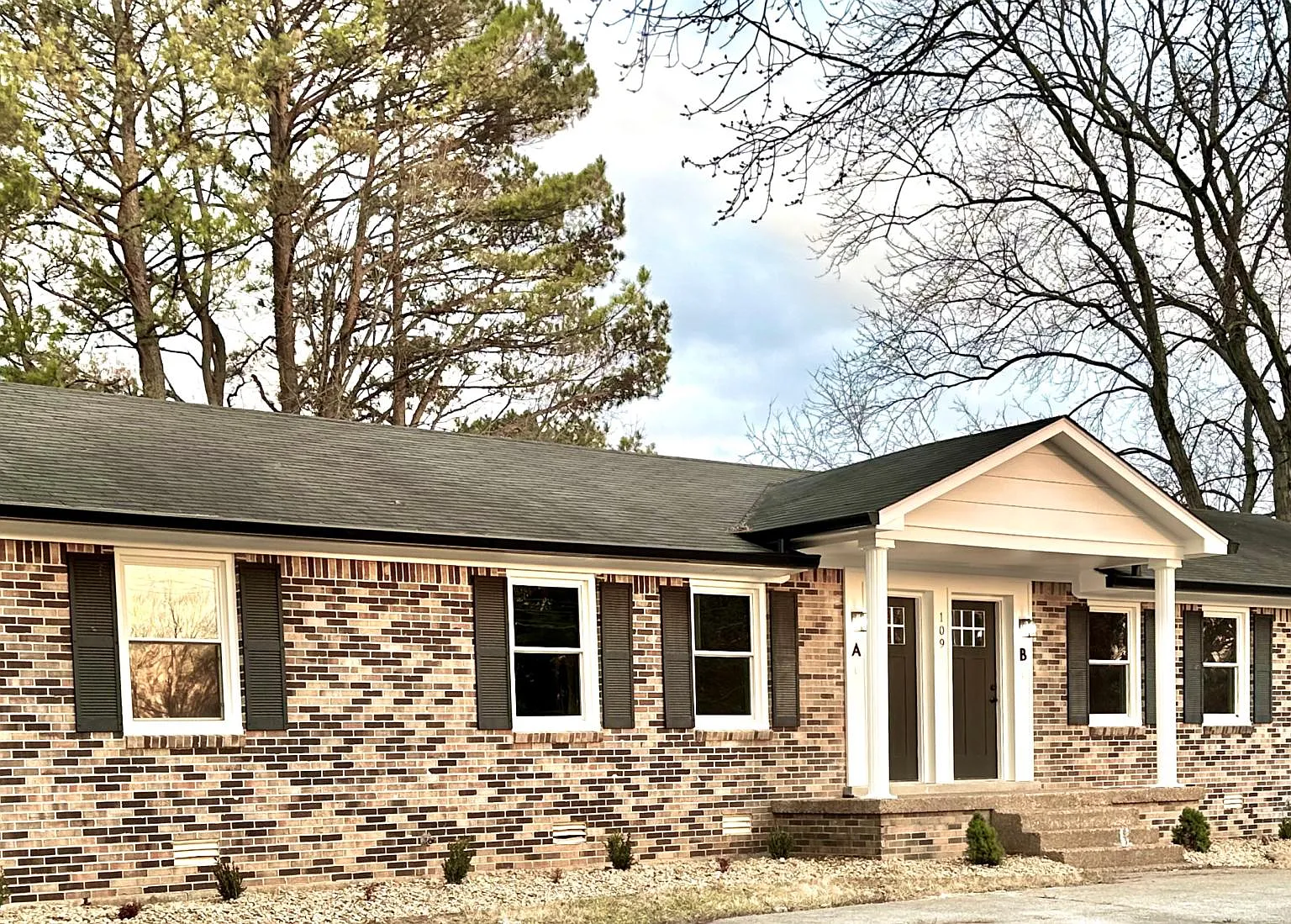 109 N Cayce Ln — Photo 2