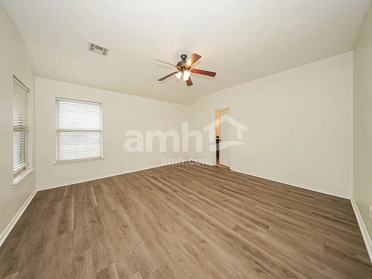 1608 Ginger Ave — Photo 9
