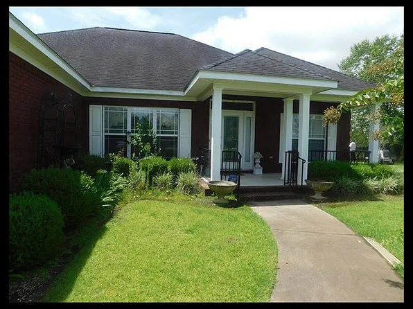 154 Sweetwater Dr, Headland, AL 36345