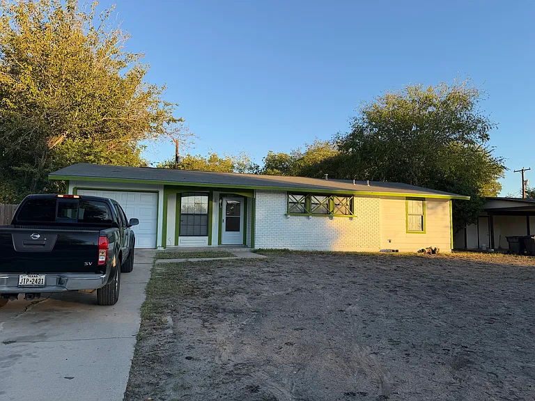 6023 Redbrook Dr — Photo 2