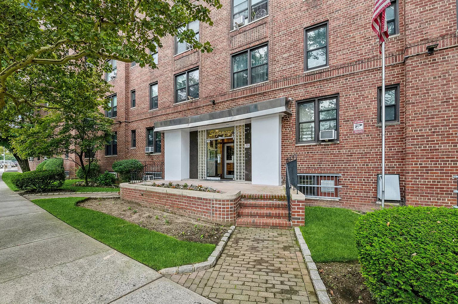 84-31 Van Wyck Expy #4B, Jamaica, NY 11435 | Zillow