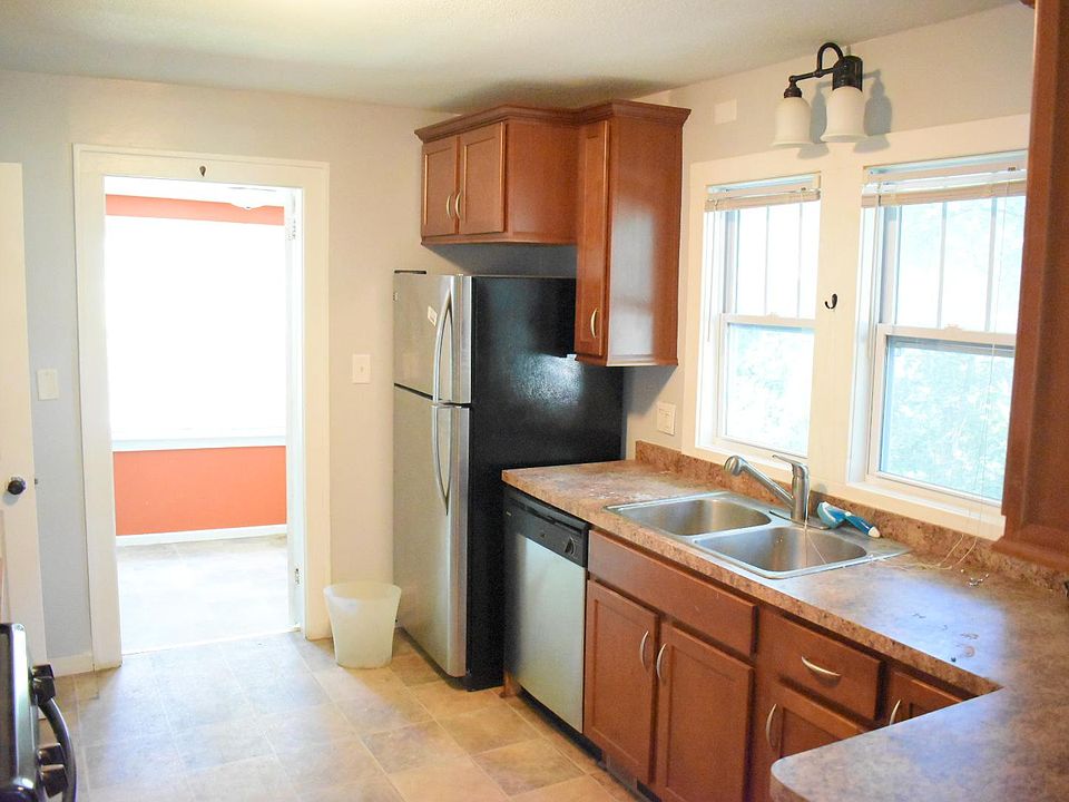 2nd image of 1237 County Road C E