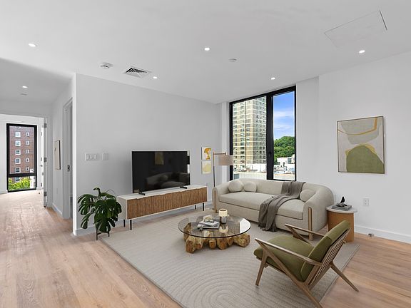 4th image of 280 W 132nd St #608
