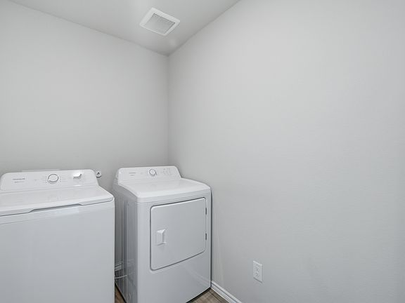 4th image of 312 Blanco Dr