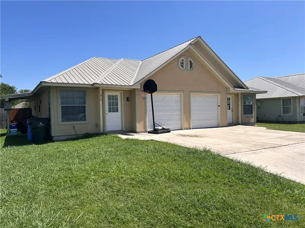 522 E Baxter St, Seguin, TX 78155