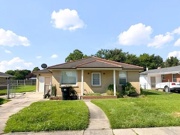 204 W Prosper St, Chalmette, LA 70043