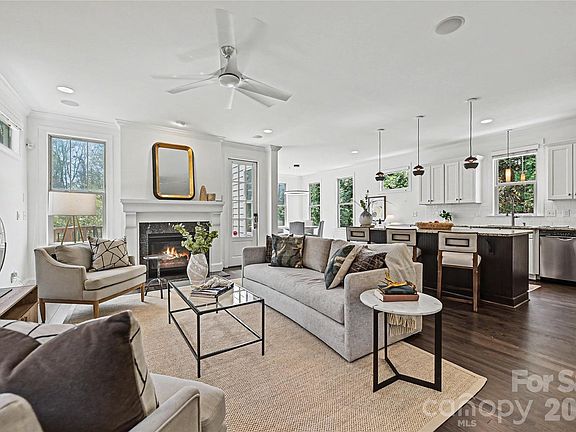 5th image of 1102 Yale Pl