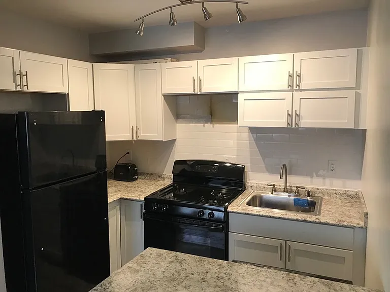 327 University Ave SE — Photo 30