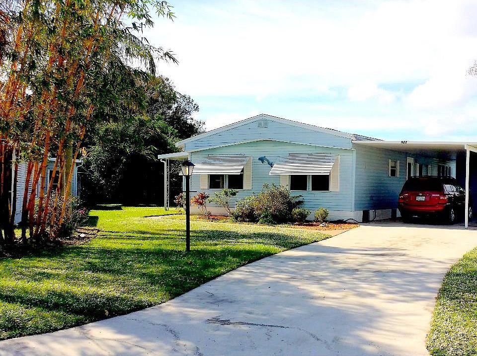 1st image of 923 Hawthorn Cir