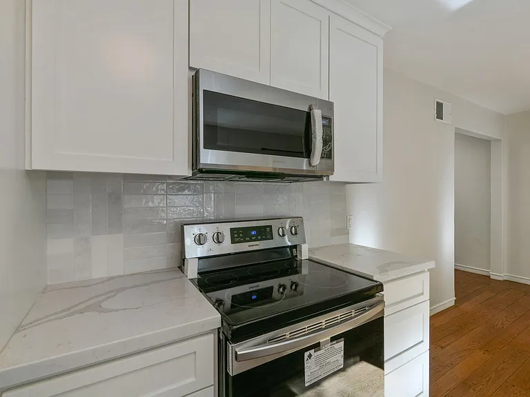 925 Hawthorn Dr — Photo 10