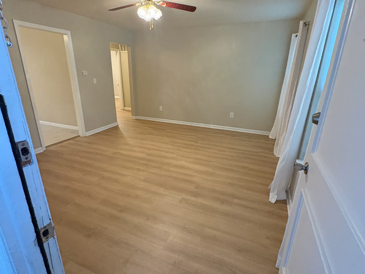 2 bed, 961 sqft, $975 — Photo 2