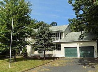 192 Mountain Top Cir, Bushkill, PA 18324