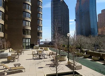 Rented by R New York