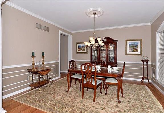 4th image of 732 Lakeshore Manor Ct