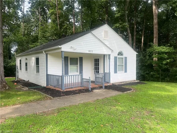 312 Sunset Rd, Clemmons, NC 27012