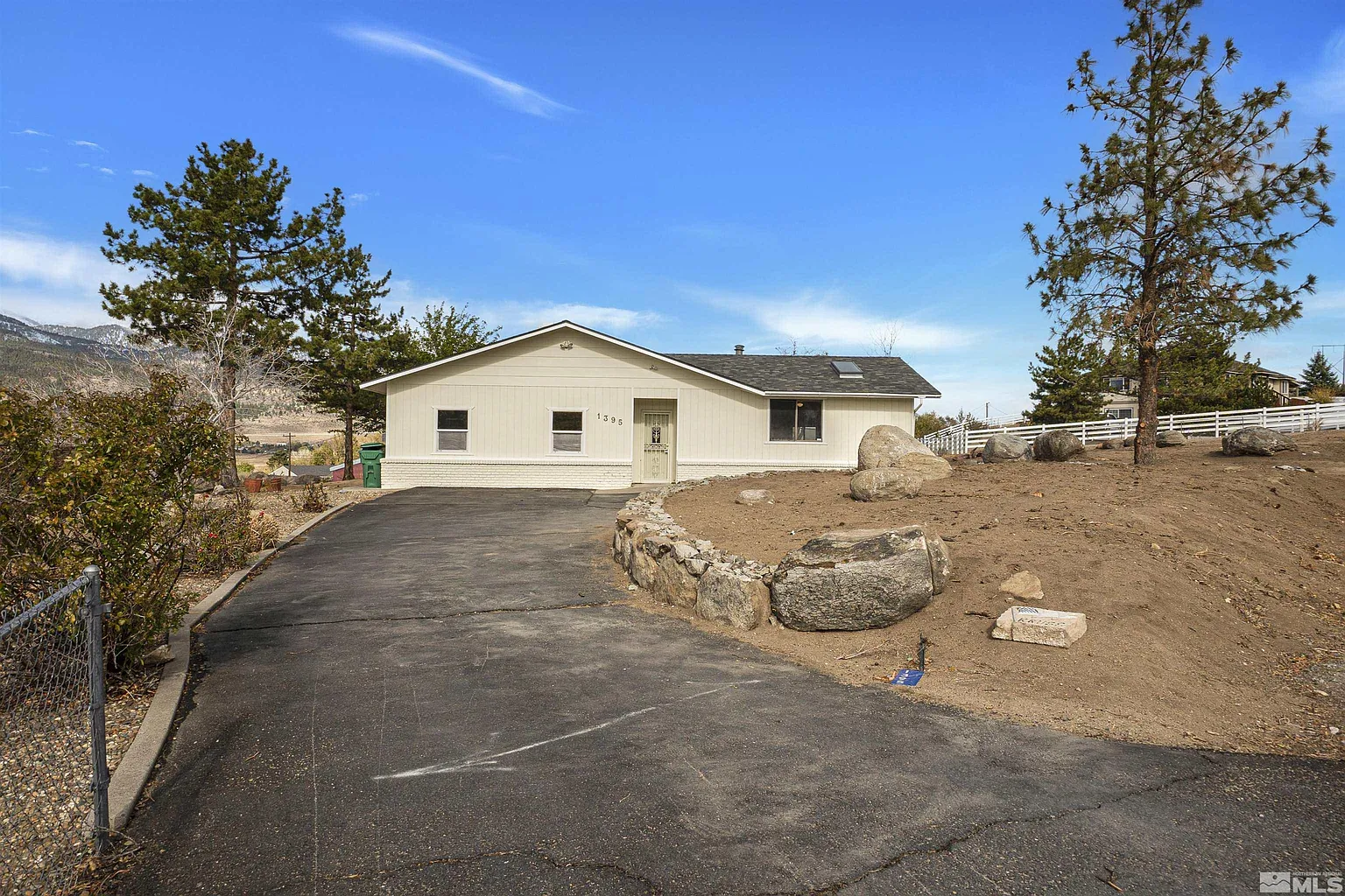 1395 Lord St photo 1