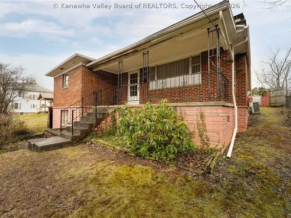 934 Park St, Saint Albans, WV 25177