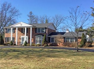 1833 Bopp Rd, Saint Louis, MO 63131