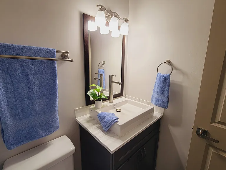 MODERN BATHROOM