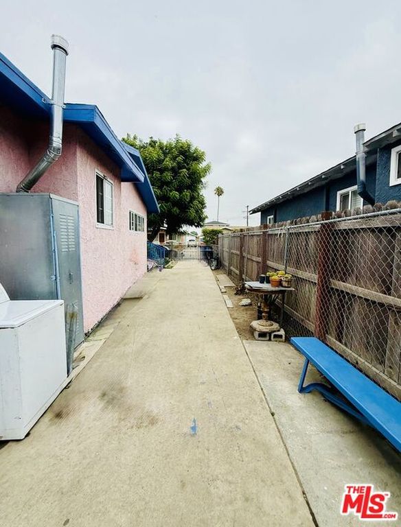 Apartment in Los Angeles, Harvard Park, Vermont Knolls - View 4
