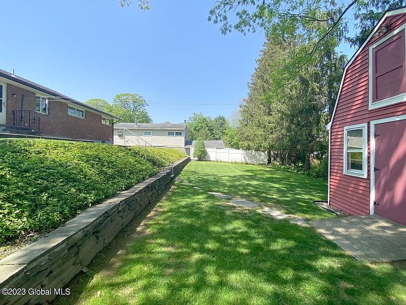 5th image of 78 Woodlawn Drive