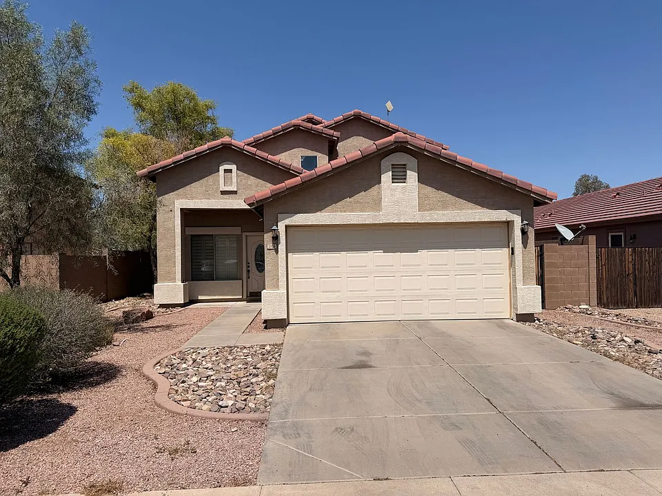 1338 E 10th Pl