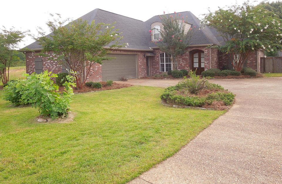 2nd image of 20 E Chanticleer Dr