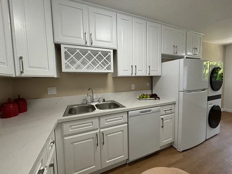 Casa De Helix Apartments — Photo 36