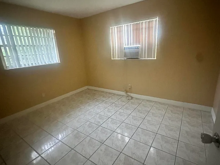 5644 NW 14th Ct — Photo 7