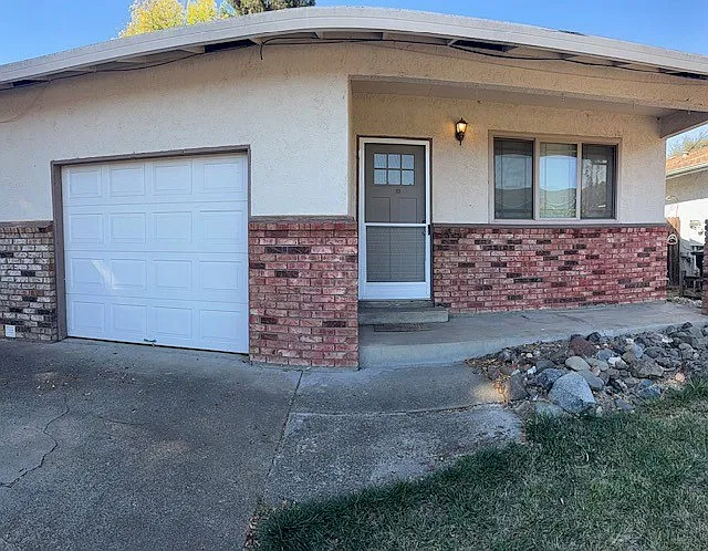 1718 Elm Ln