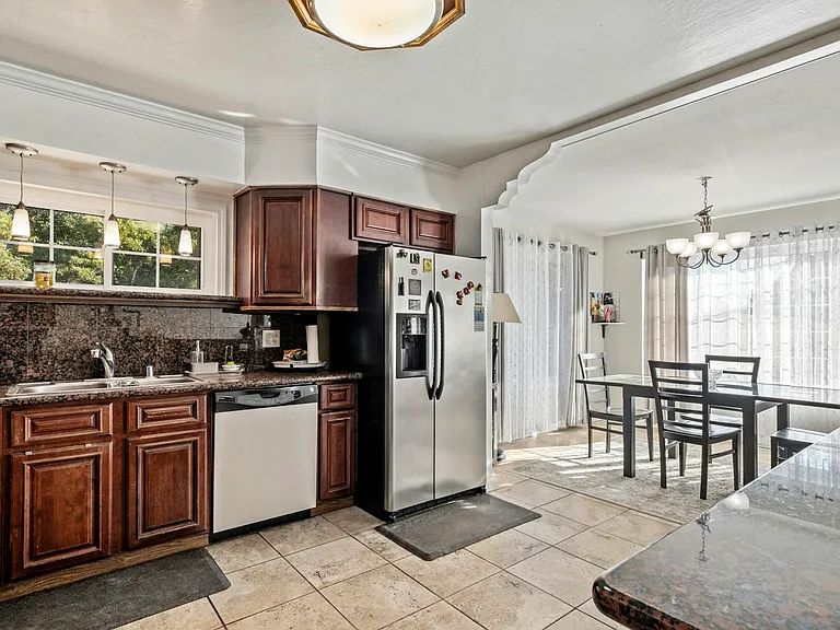 611 Blanken Ave — Photo 13