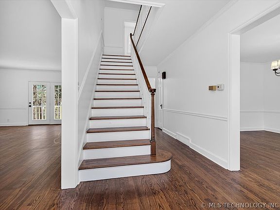5th image of 1417 Hillcrest Dr