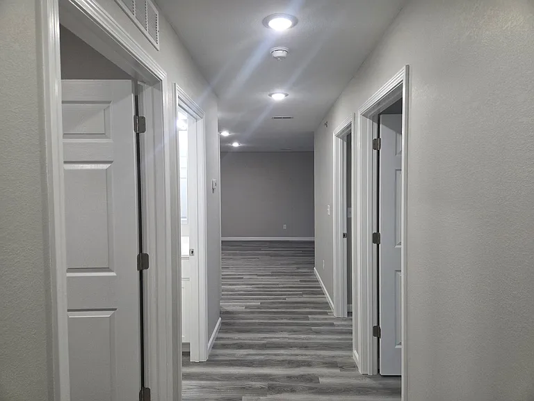 Willow Grove Apartments — Photo 43
