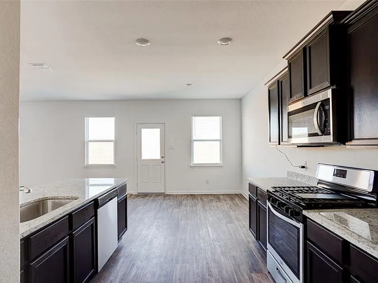 755 Wonderland Trl — Photo 2