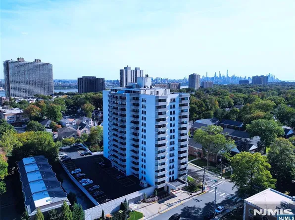 1600 Center Avenue #3D, Fort Lee, NJ 07024
