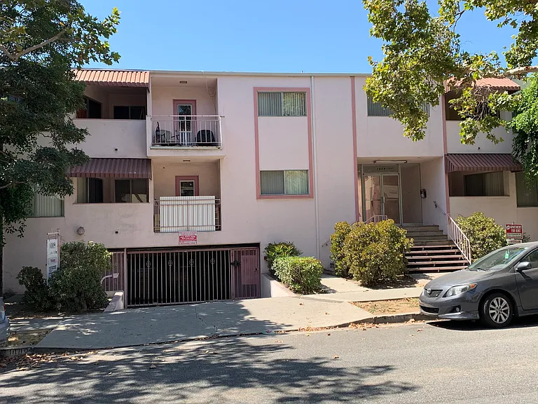 1009 N Hayworth Ave #16 — Photo 1