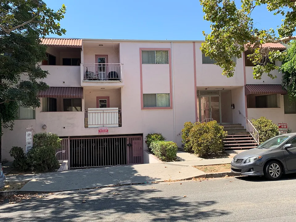 1009 N Hayworth Ave #8