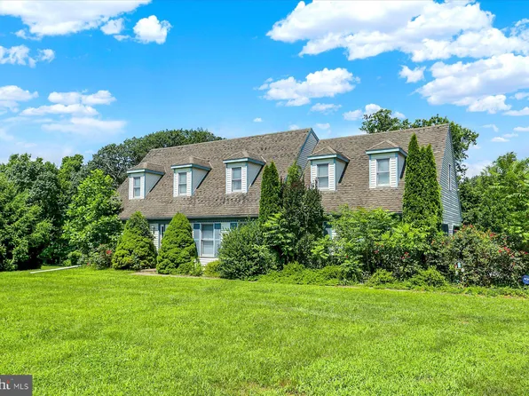 1411 Heritage Ln, Dauphin, PA 17018