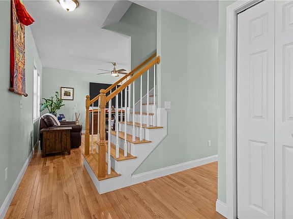 3rd image of 54 Carpenter St