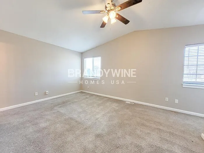 605 Woods Crossing Ln — Photo 9