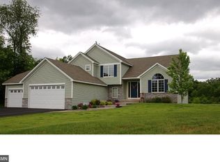 38057 Fieldstone Dr, North Branch, MN 55056