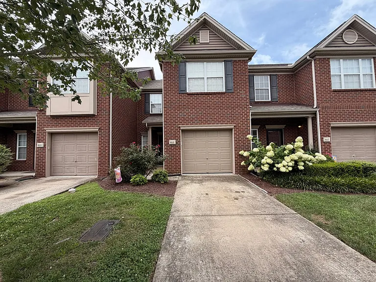 8115 Valley Oak Dr — Photo 1