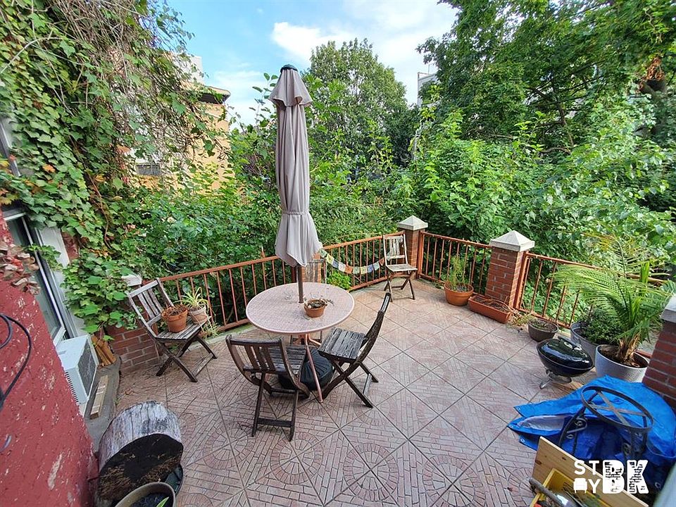 1st image of 160 Putnam Ave #2