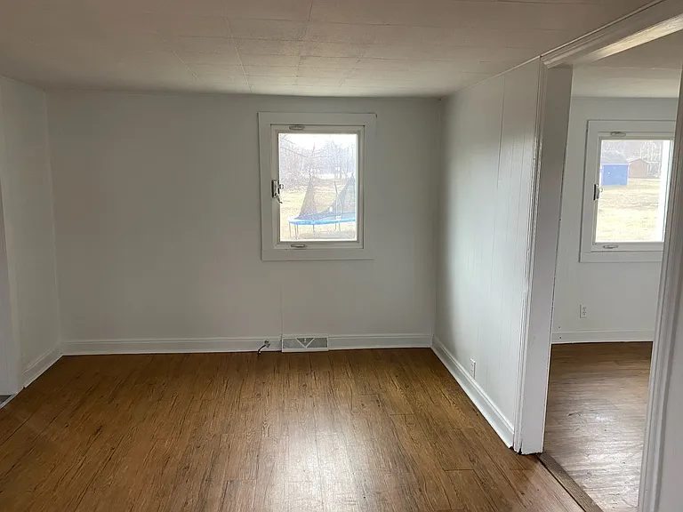 90 Lewis St — Photo 8