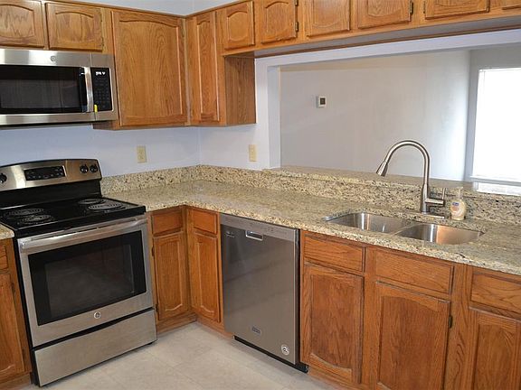 4th image of 400 Island Ct