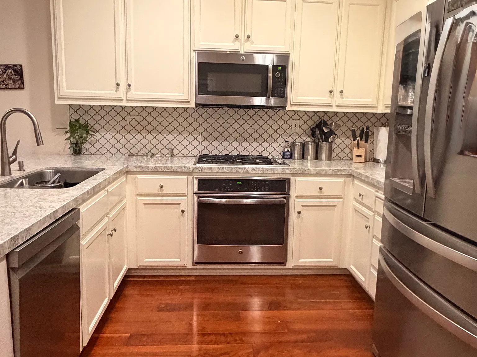 4 bed, 2.5 bath, 1989 sqft, $5,000 — Photo 2