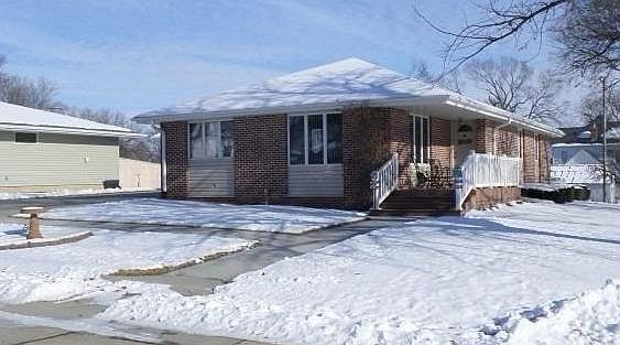 3rd image of 200 N Oak St
